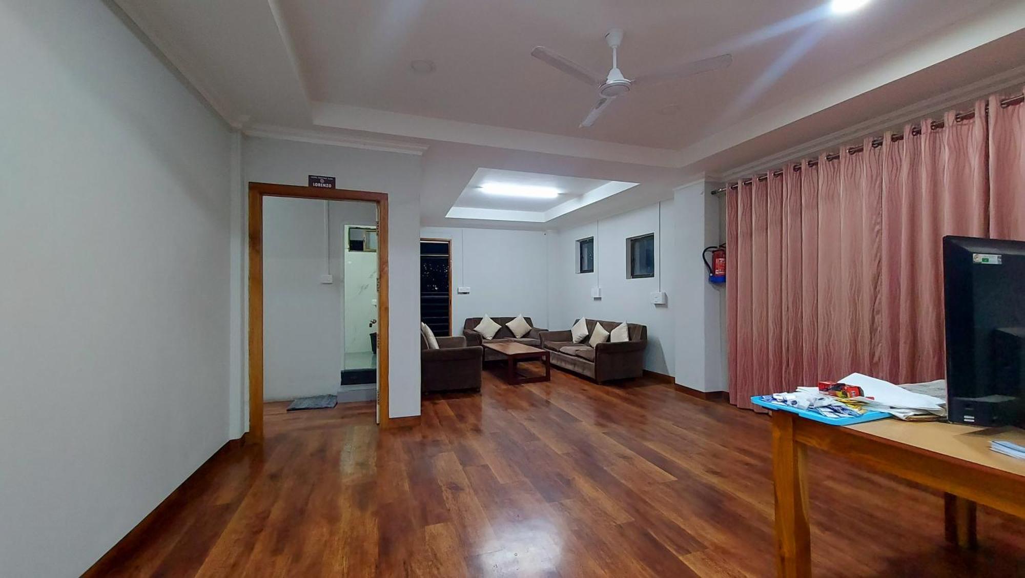 Hotel Dinthar Zara Aizawl Bagian luar foto